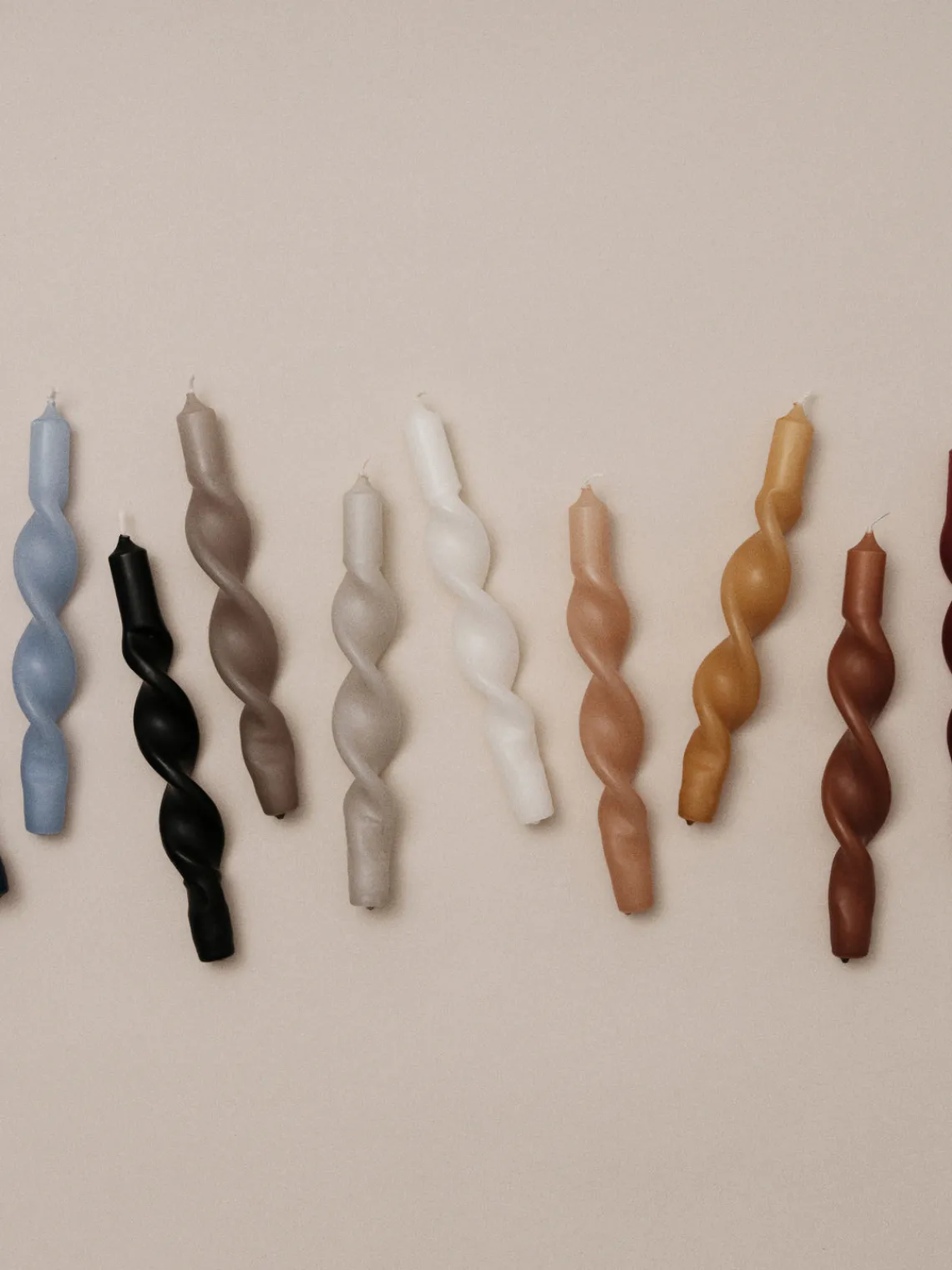 Velas Decorativas|Jarrones>Broste Copenhagen Velas cónicas artesanales Twist, 2 uds. Marrón claro